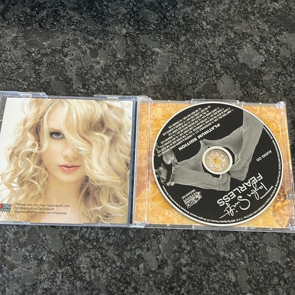Taylor Swift ‘Fearless’ Platinum Edition CD- Original Version - Picture 4 of 5